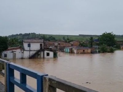 Cidades do sul da Bahia enfrentam 4º dia de alagamentos; 25 estão em situação de emergência