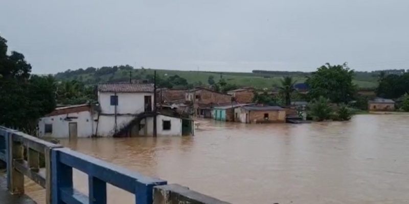 Cidades do sul da Bahia enfrentam 4º dia de alagamentos; 25 estão em situação de emergência