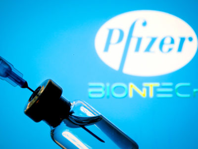 Três doses da Pfizer são eficazes contra Ômicron de acordo com testes