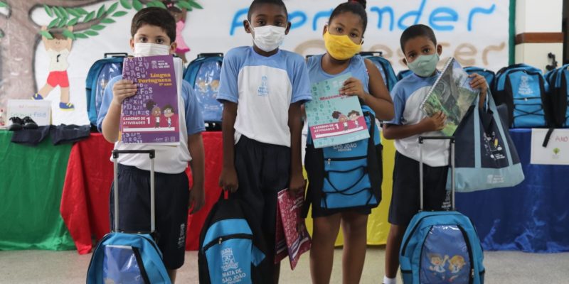 Mata de São João inicia entrega de kits colares para alunos da Rede Municipal