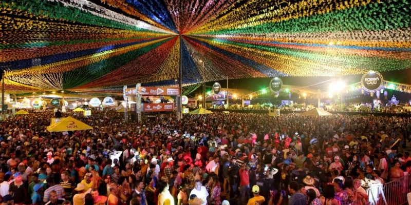 São João: Confirmação de shows gera discussões sobre ter ou não festas juninas