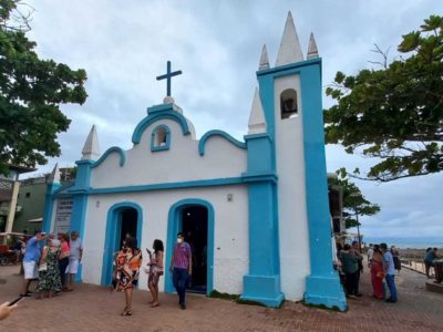Sino da Igreja da Praia do Forte é restaurado e automatizado para incentivar turismo religioso