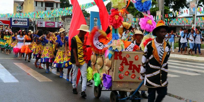Escolas de Mata comemoram a cultura das festas juninas com desfile